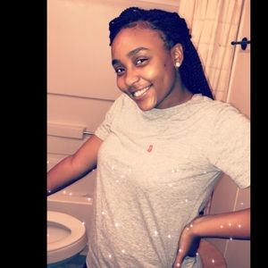 Meet your Posher, Yasmine